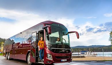 buss fra Tele-tur med Tokedølen i bakgrunn