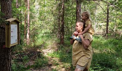 mother and daughter on an adventure trail in Drangedal