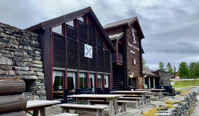 Fasaden på Norsk Skieventyr i Morgedal, med museumskafé.