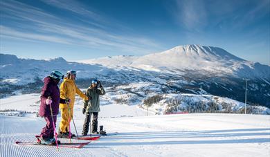 Gausta Skisenter med utsikt mot Gaustatoppen