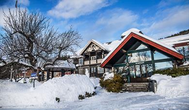 Inngang Straand Hotel om vinter