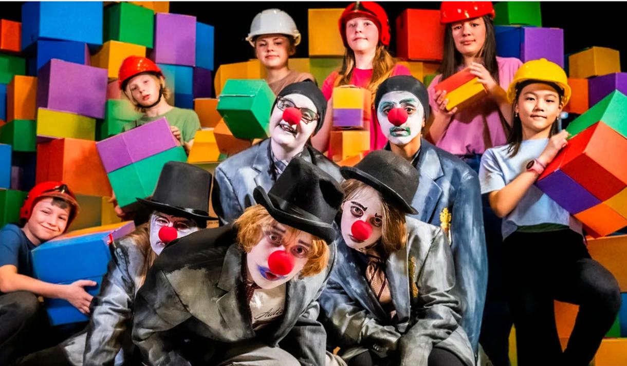 flere klovner og barn