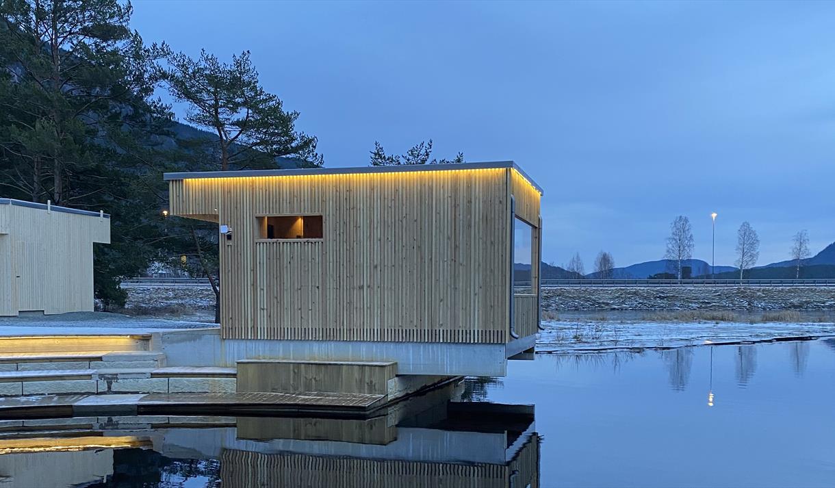 Badstoga på Eventyrøy sett utanfra