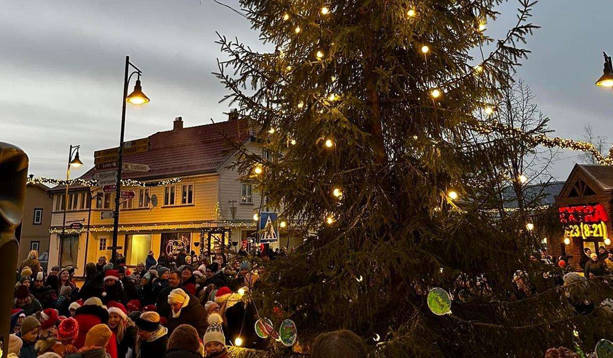 Velkommen til tradisjonsrik julegrantenning i Lunde