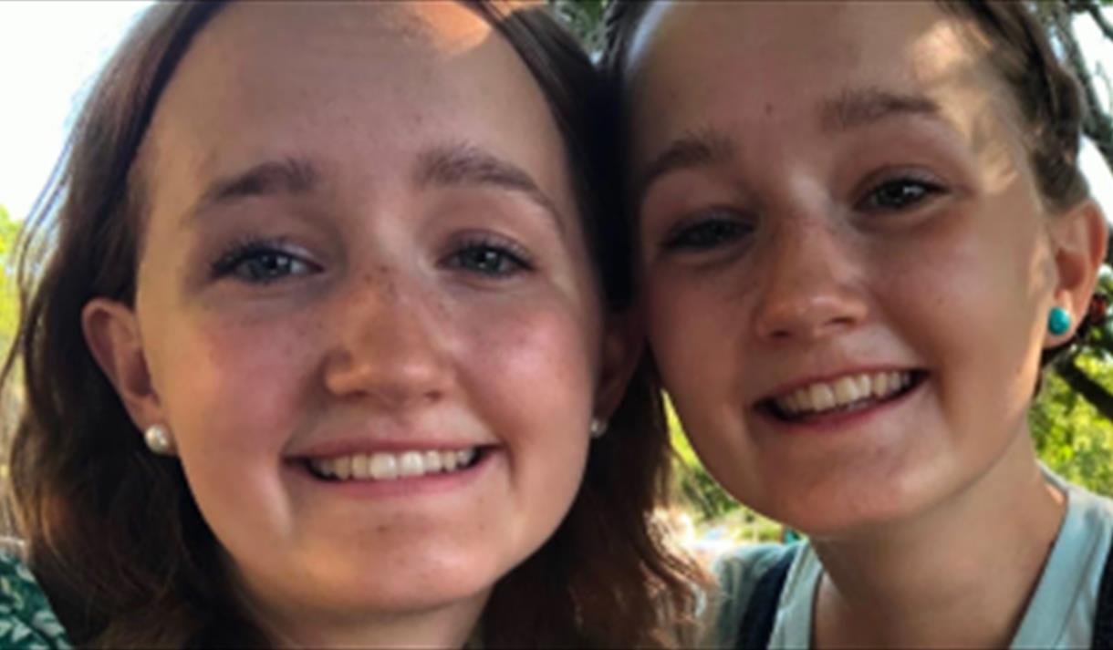 Ellinor og Lucy Top