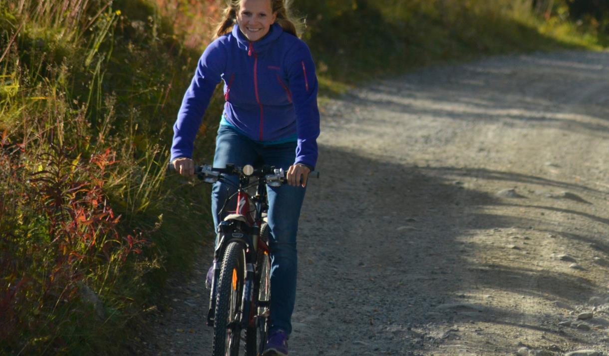 En tur Sandvatn rundt kan by på mange aktiviteter og opplevelser.