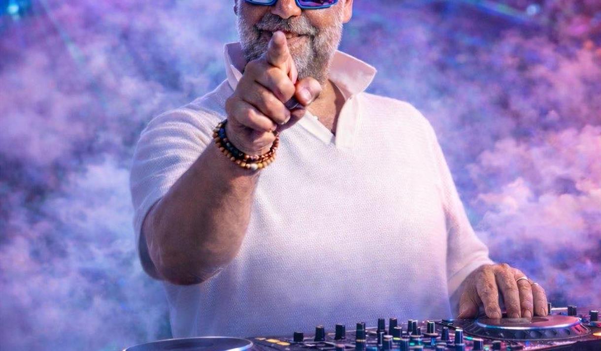 DJ KUHNE