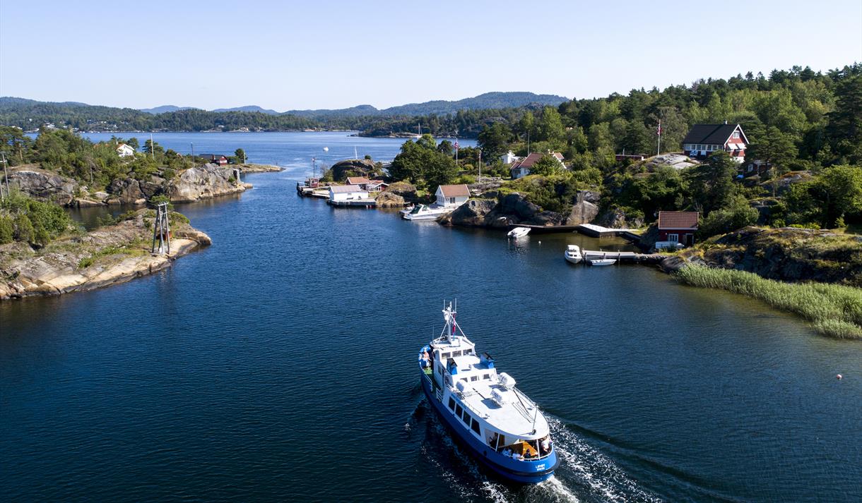 fergen i skjærgården ved Brevik