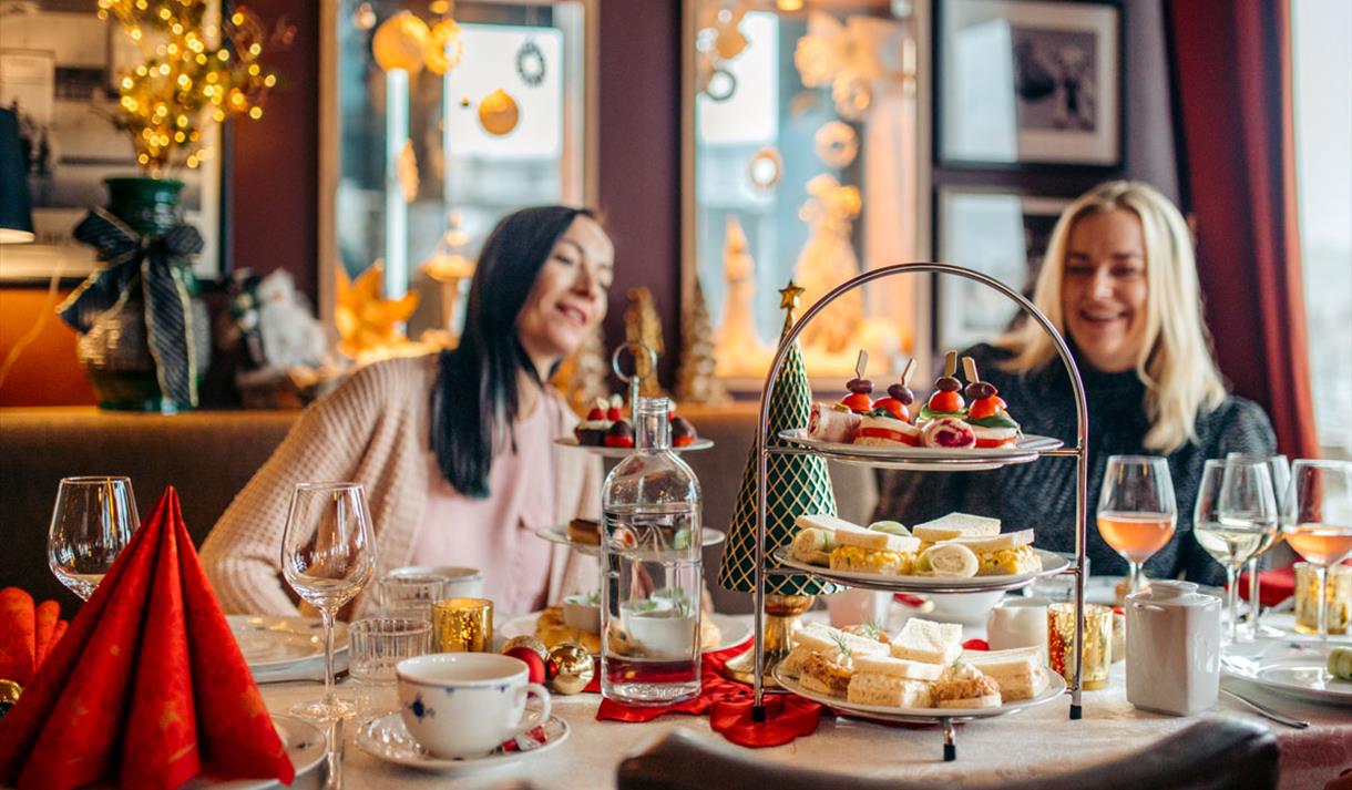 afternoon tea hos Jonas B Gundersen med julestemmning