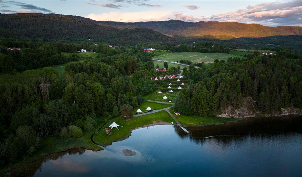 dronebilde av Lystang Camping på Notodden