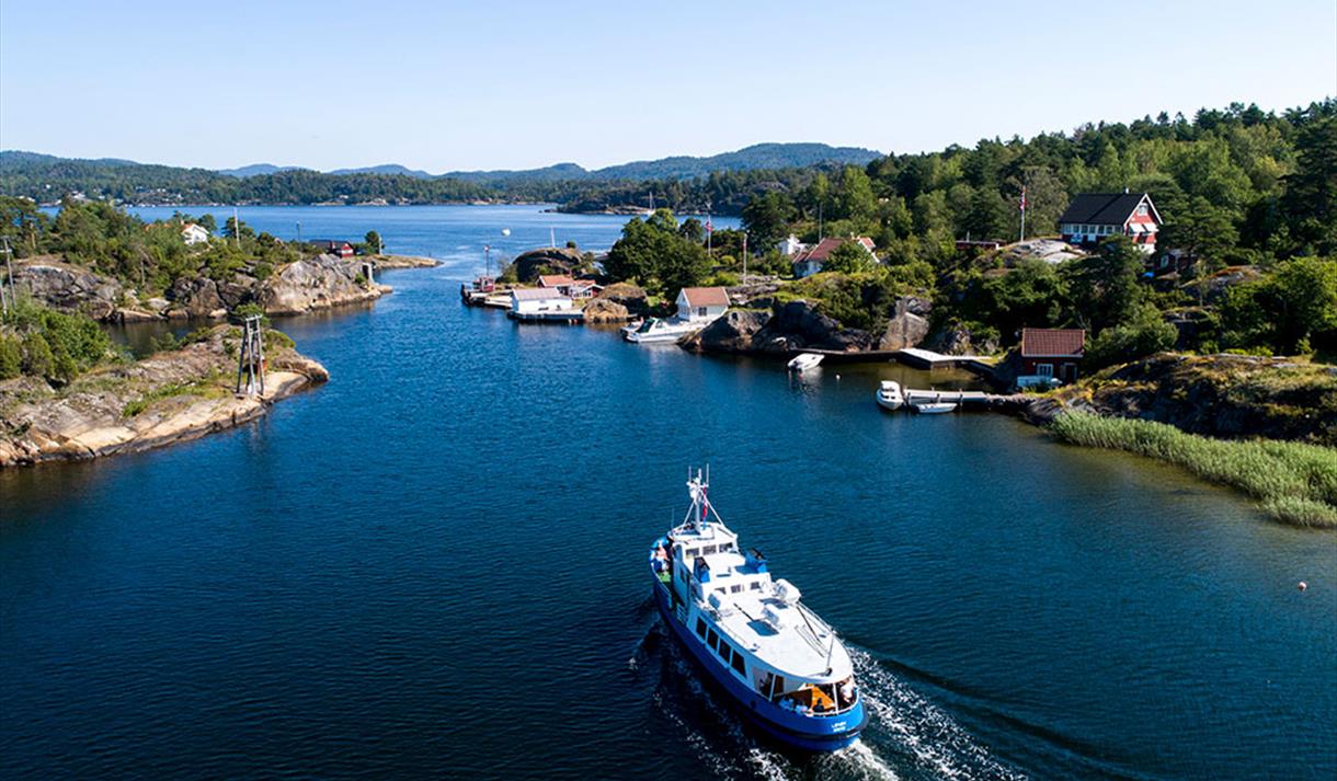 fergen i skjærgården ved Brevik