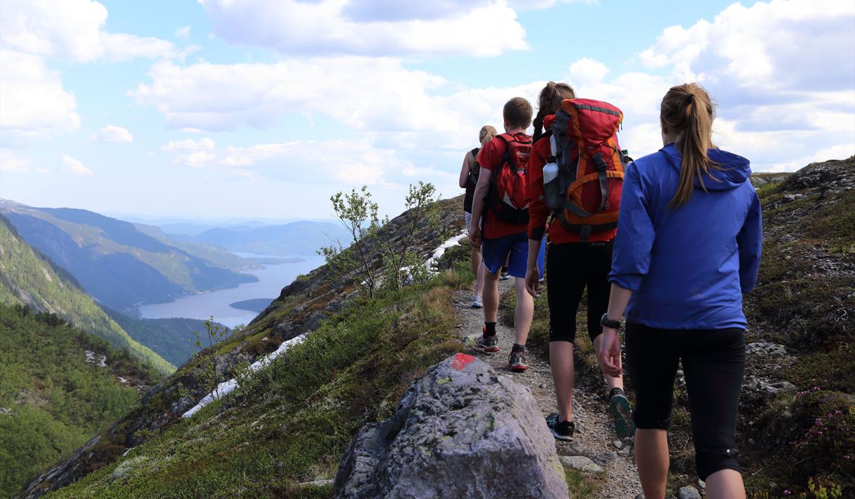 Gruppe på tur på Skorvefjell