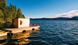 Heit Telemark sauna ved bredden av Norsjø på Lien Gård