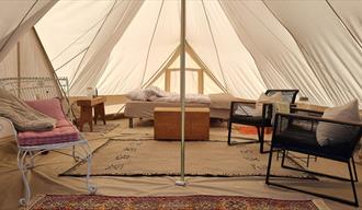 innredning på glampingtelt hos Svenseid Alpakka