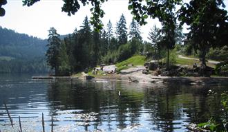 Øvrebøtjenna bathing place