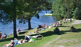 Heivannet badeplass ved Solvika Camping i Siljan