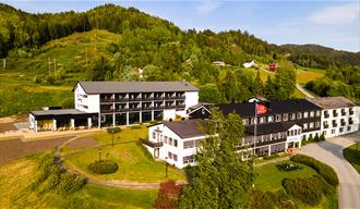 dronebilde av Morgedal Hotell