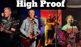5 menn med gitar og trommer, bakgrunn er mørk med rødt lys