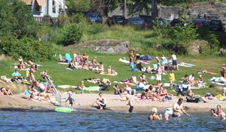 people bathing at Røra bathing place in Porsgrunn