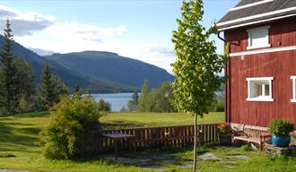 hytte på Fossumsanden Camping og hytteutleie med utsikt mot vannet