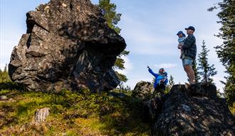 Family discovers Kjerringsteinen (the Old Woman's Stone).