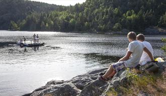 barn som bader på Kongens dam på Herre