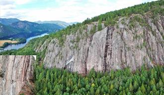 fjellvegg på Sundenuten i Kviteseid