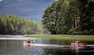 2 kayakers at lake Nisser in Vrådal
