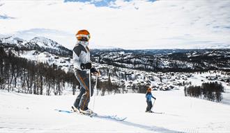 folk på alpinbakke på Rauland skisenter