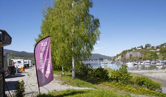 Notodden Bobilcamp ved bystranda. Foto