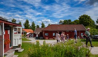 Tunet på Øvre Verket med mennesker