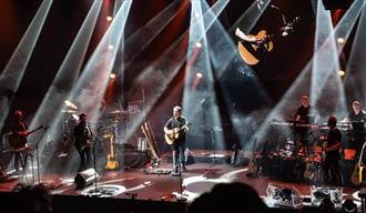 band på scenen