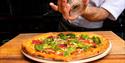pizza som serveres på Øya Spiseri