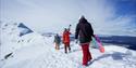 folk med ski på Gaustatoppen