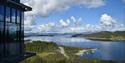 Utsikt fra terrassen på Hardangervidda Nasjonalparksenter til møsvatn