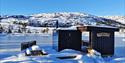 Panorama badstue i vinter med snø