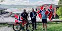 Leder for Grenland sykleklubb, Harald Tiedeman, ordfører i Skien Marius Roheim Aarvold og Hans Edvard Askjer, leder for utvalg for inkludering, frivillighet og kultur i Skien