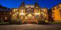 the entrance to the Dalen Hotel in the evening