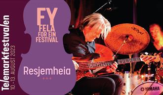 plakat Telemarksfestivalen. en mann som spiller på gitar