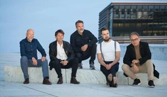 Kulturkræsj: Electrocutango;5 menn som sitter på operataket i Oslo