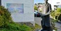 Norges eneste statue av Edvard Munch i helfigur finner du på Skrubben i Kragerø.