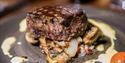 Franske uker hos Becks Brasserie, middagstallerken med biff og løk