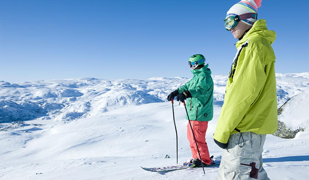 2 alpine skiers at Haukelifjell ski center