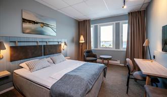 Rom med dobbeltseng på Quality Hotel Skjærgården i Langesund