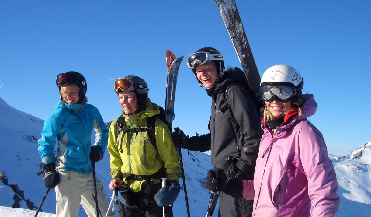 4 personer på ski