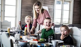 breakfast with the children at Vrådal Booking