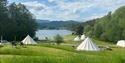 the glamping tents on Lystang Glamping with a good distance to each other and a view of the water