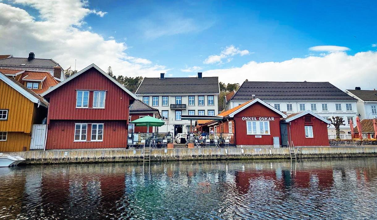 Restaurant Onkel Oskar i Kragerø sett fra vannet