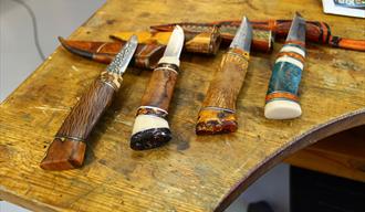 kniver som er blitt laget på Raulandsakademiet