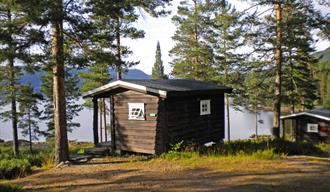 hytte til Telemark Camping & Inn ved et vann